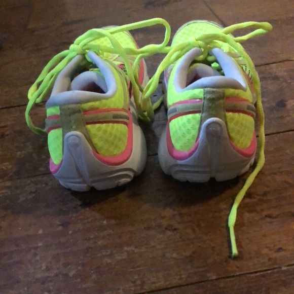 Brooks pure cadence women’s running shoes size 6.5 neon yellow and pink - Picture 10 of 10